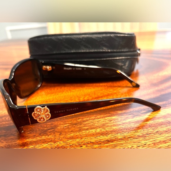 Tommy Bahama Women's Brown Tortoise Sunglasses EXCELLENT CONDITION - Picture 8 of 14